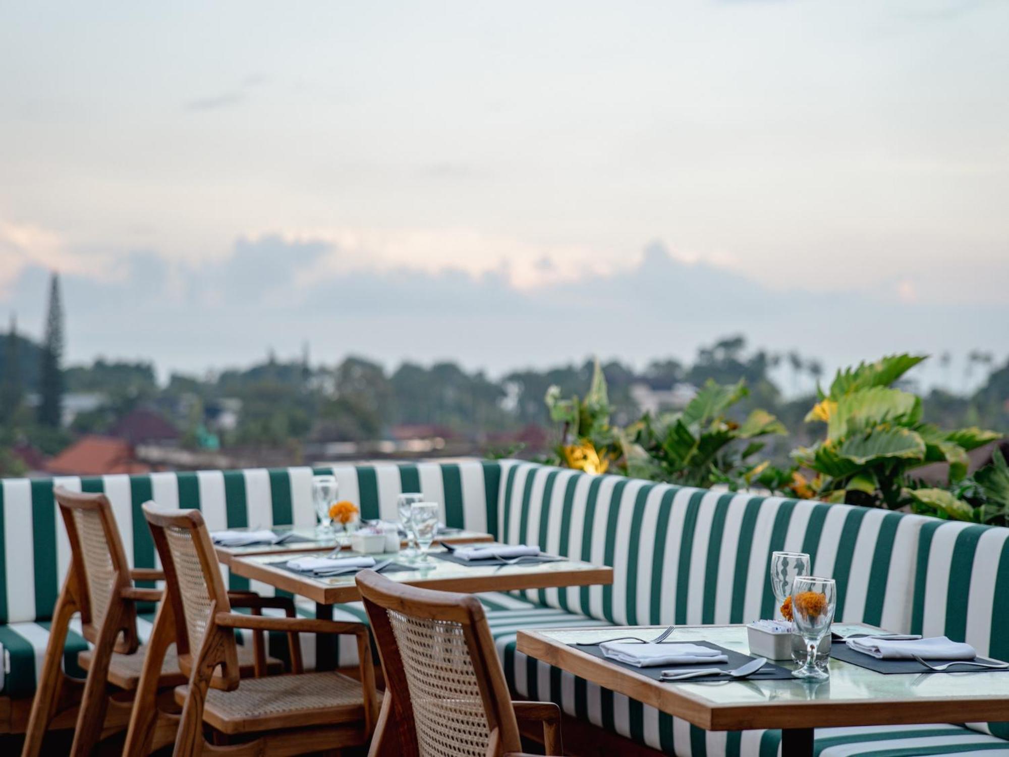 Cross Paasha Bali Seminyak Hotel Екстериор снимка